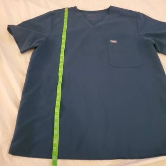 FIGS Technical Collection Teal Scrub Top - Size Medium - Picture 4 of 8